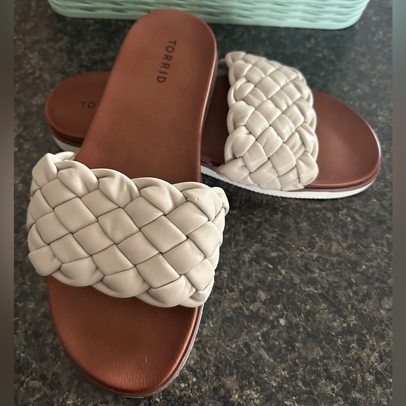 Torrid Women's Beige Slide Sandals, 9W, EUC - Picture 1 of 4